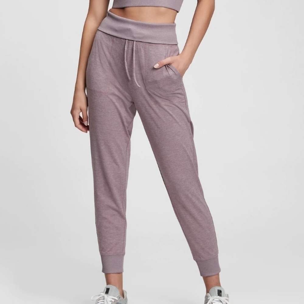 GapFit Brushed Tech Jersey Joggers in Dusty Mauve - Size XL